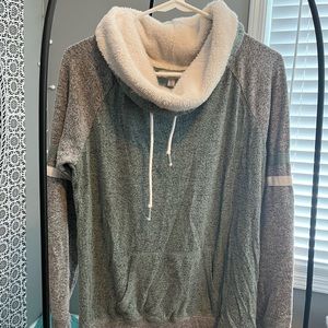 Inspired ❤️ Hearts Juniors light weight pull over sweater. Cowl neck. Size L